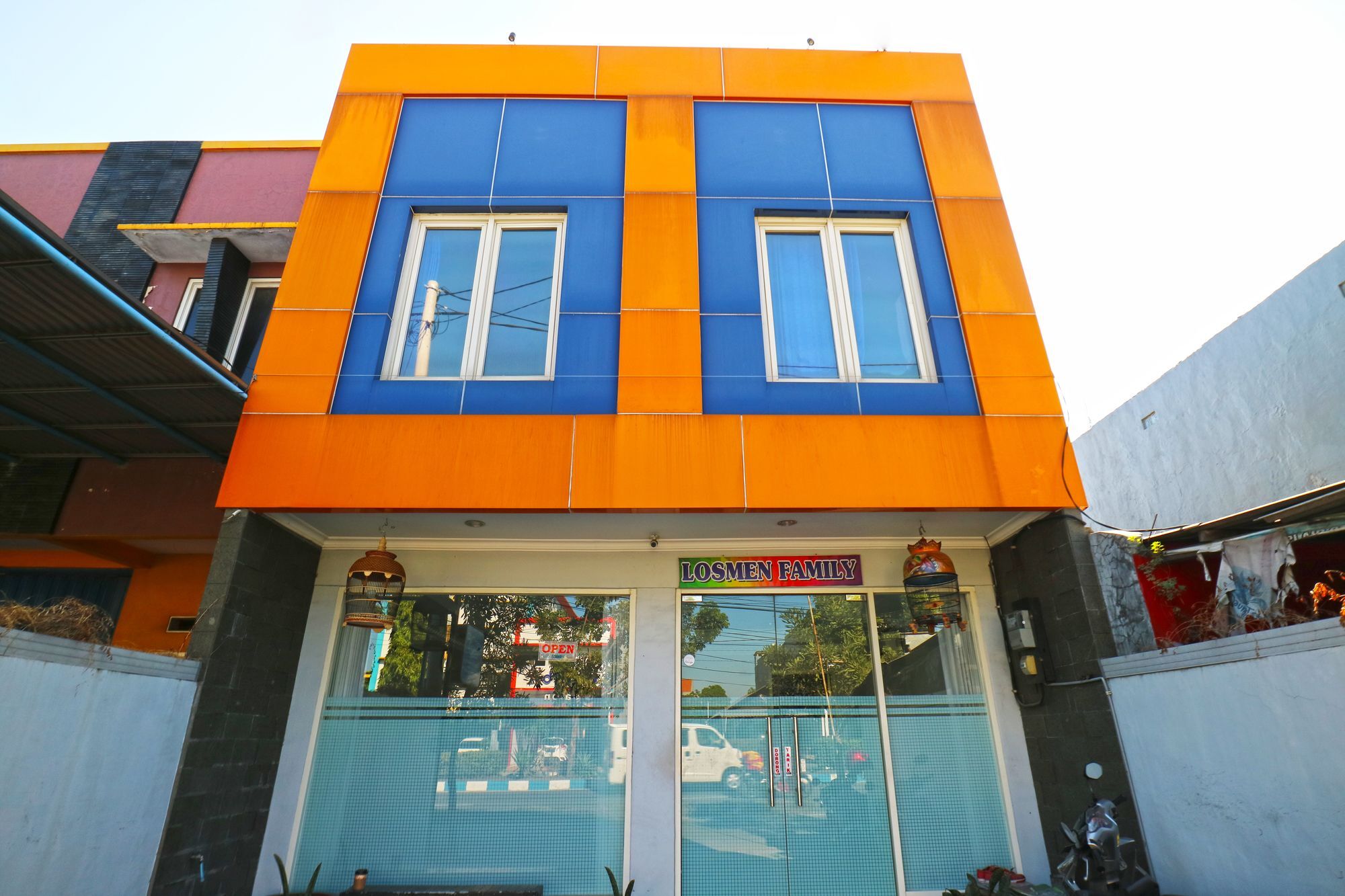Wisma tamu Losmen Family Syariah Bypass Juanda 2*